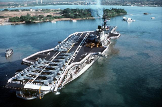 Illustration for article titled Why The US Navy Should Build Smaller Aircraft Carriers